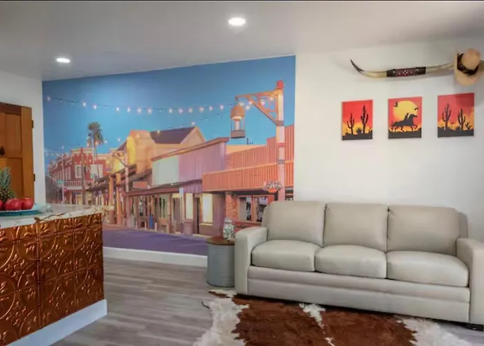 Apartment Western Themed Old Town With King Bed And Community Pool
